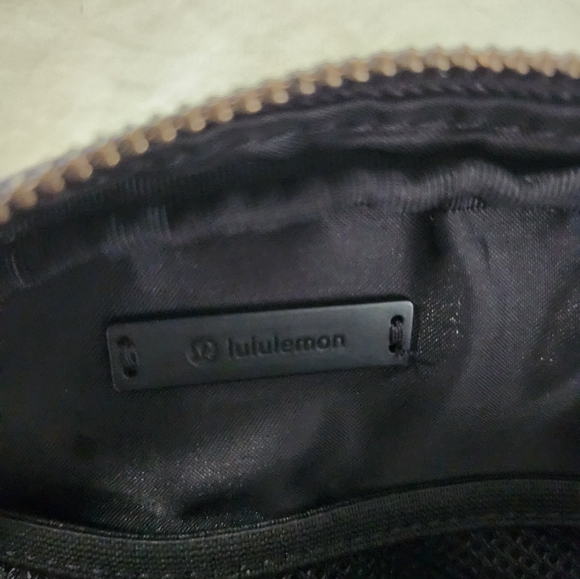 Lululemon Everywhere Women's Belt Bag - Black Travel Festival Concert - Picture 6 of 9